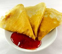 Блинчики с клубничным джемом