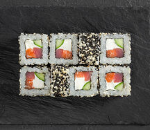 Ролл Микс с кунжутом