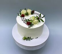 Торт Сердечко с живыми цветами