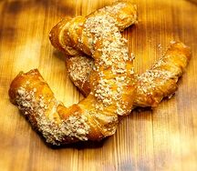 Рогалик с орехами