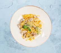 Паста с курицей и грибами