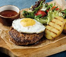 Бифштекс с яйцом