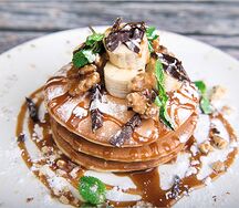 Панкейки с бананом и шоколадом