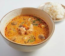 Том ям с креветками и кальмарами
