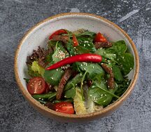 Пикантный салат с говядиной