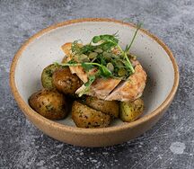 Мини-картофель с куриным филе в песто