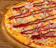 Пицца с курицей барбекю