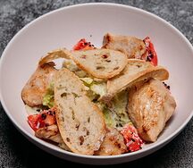Цезарь с курицей