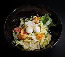 Салат Цезарь с креветками