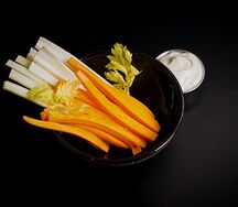 Палочки овощные с соусом блю чиз