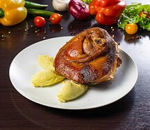 Рулька свиная по-чешски с пюре