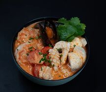 Том ям с морепродуктами