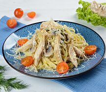 Паста с курицей и грибами