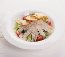 Салат Цезарь с цыпленком