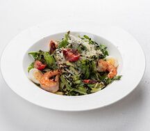 Салат с рукколой и креветками