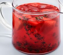 Чай с клубникой и чабрецом
