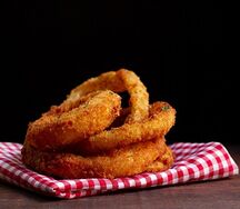 Луковые кольца с соусом свит чили