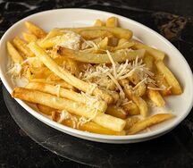 Картофель фри с пармезаном и трюфельным маслом