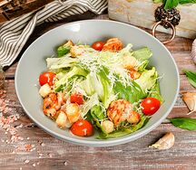 Цезарь с тигровыми креветками гриль