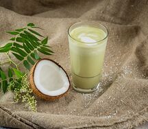 Кокосовая матча с манго