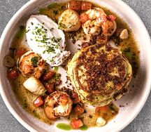Оладьи из кабачков с креветками и муссом из сыра фета