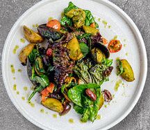 Тёплый салат с морепродуктами