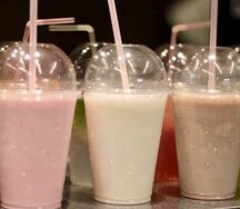 Коктейль молочный клубничный