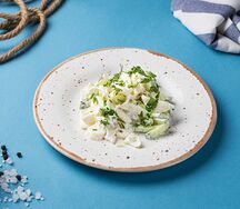 Овощной с кальмаром и яйцом