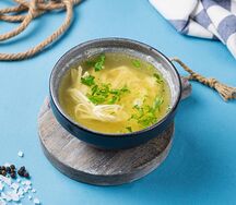 Куриный бульон с лапшой