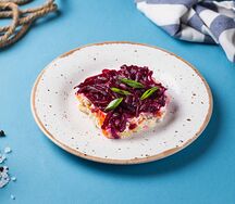 Сельдь атлантическая под овощами