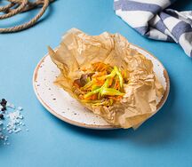 Запеченное филе хека с овощами в пергаменте