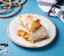 Куриное филе с овощами в лаваше