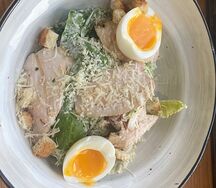 Салат Цезарь с куриным филе