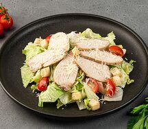 Салат Цезарь с курицей
