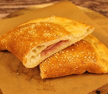 Кальцоне с ветчиной