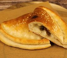 Кальцоне с грибами