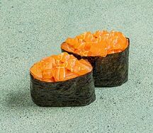 Гункан лосось спайси