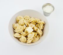 Мини-пельмешки со сметаной