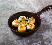 Шампиньоны запеченные с сулугуни