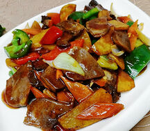 Язык говяжий с картофелем и овощами