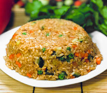 Рис с овощами и соусом