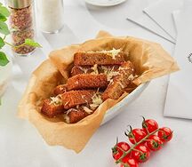 Чесночные гренки с сыром и соусом блючиз