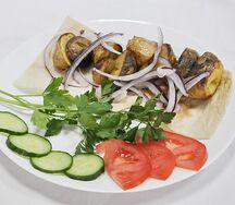 Картошка на углях с салом