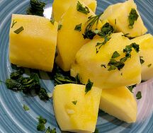 Отварной картофель с зеленью