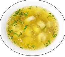 Чучвара (пельмени с бульоном)