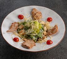 Салат Цезарь с курицей