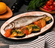 Сибас зепеченный с овощами