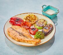 Семга с овощами гриль