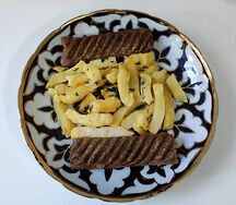 Люля-кебаб из куриного филе с картофелем фри