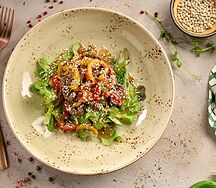 Салат с говядиной и кунжутом